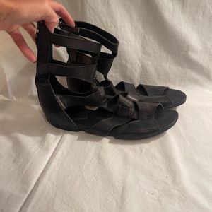 Vintage Century  Paris / Bali Black Leather Sandals US 9/ Euro 39